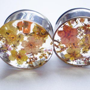 NWT Floral ear plugs/ gauges (8mm)